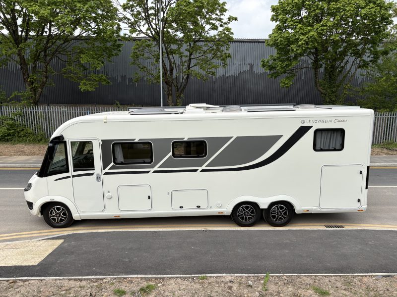 Side photo of the Le Voyageur