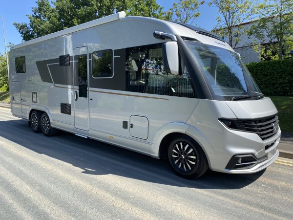 Adria Supersonic 890 LL Tag Axle (551)