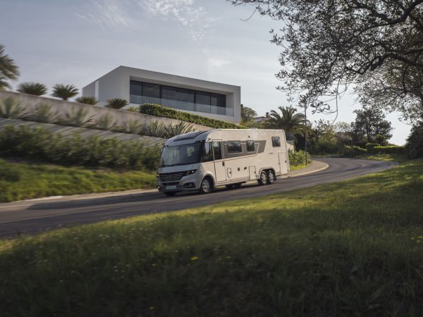 Adria Supersonic 890 LL Tag Axle (551)