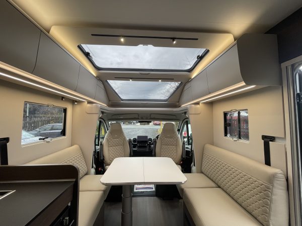 Adria Coral Supreme 670 DL (055) Interior