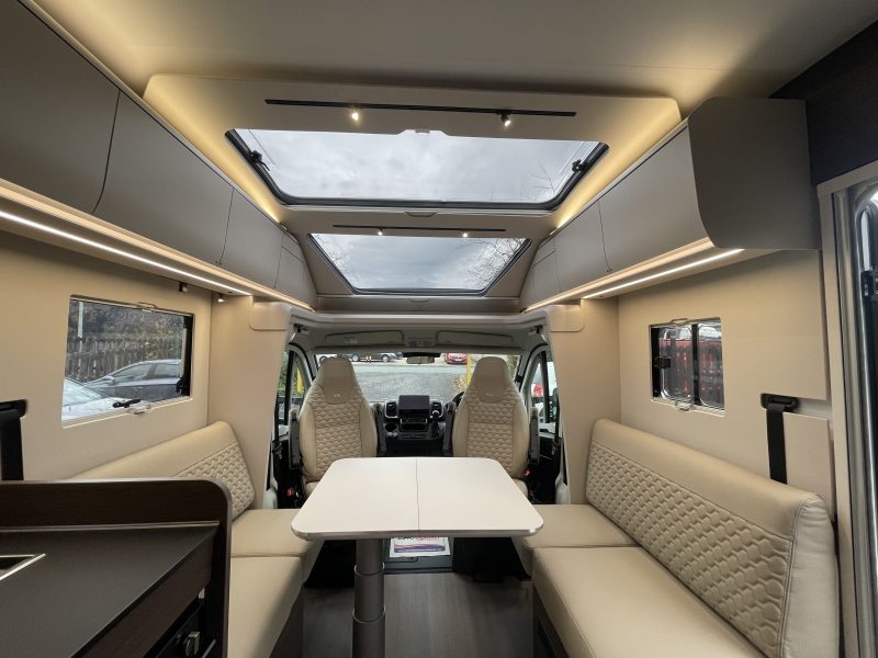 Adria Coral Supreme 670 DL (055) Interior