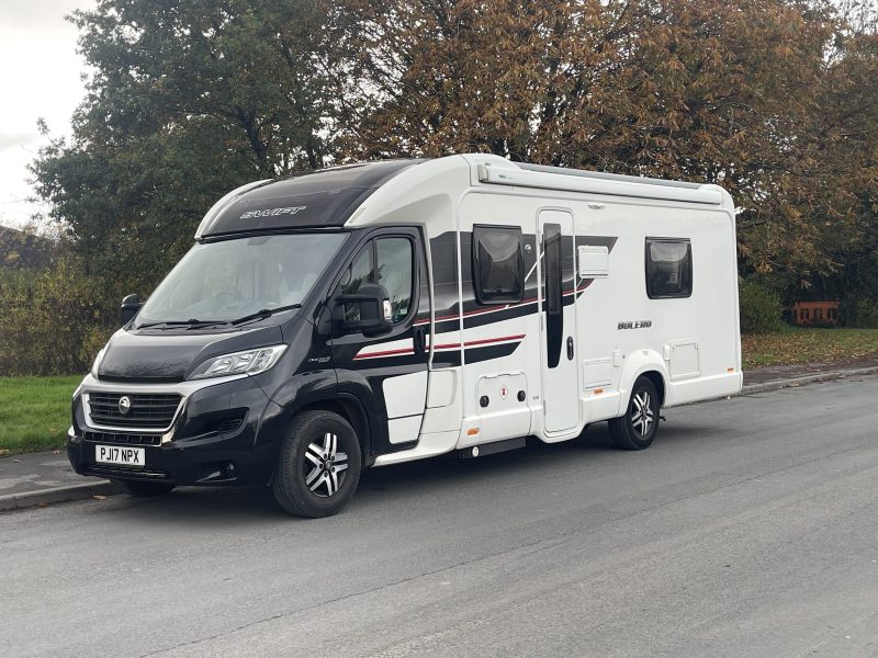 Swift Bolero black & White