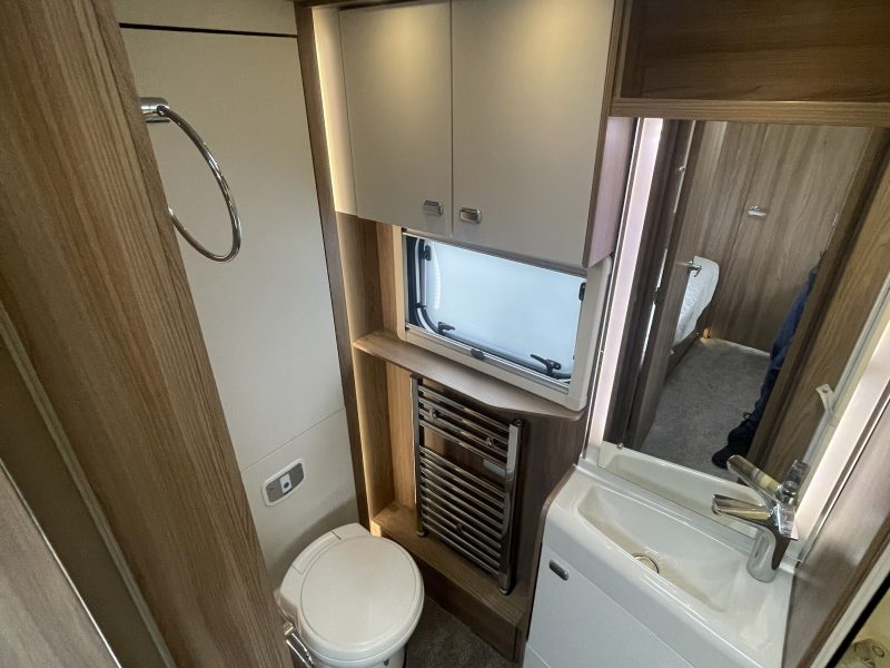 Swift Bolero toilet arrangement