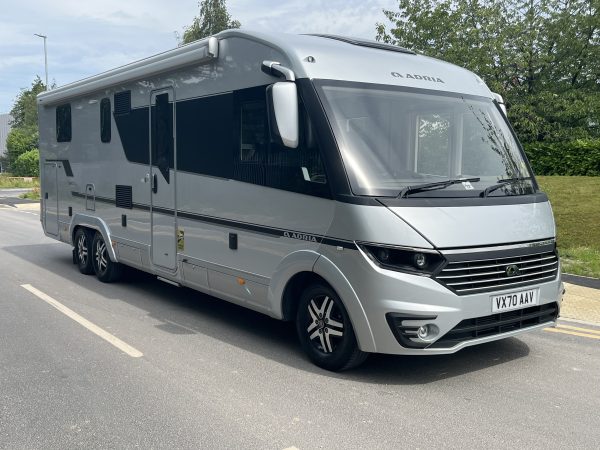 Adria Sonic Supreme 810 SC With E&P Level System and Alko Rear Air Suspension