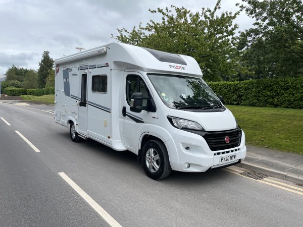 2020 Pilote P696D Essentiel Exclusive Edition